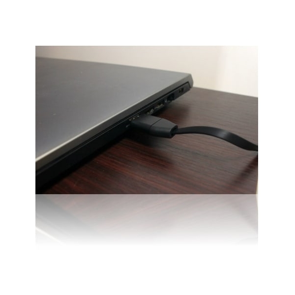 USB laide paslėpta gsm blakė  "įmontuota į laidą "
